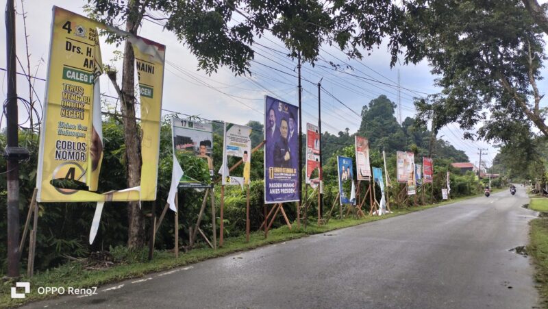 Foto: Puluhan Atribut Kampanye di rusak OTK