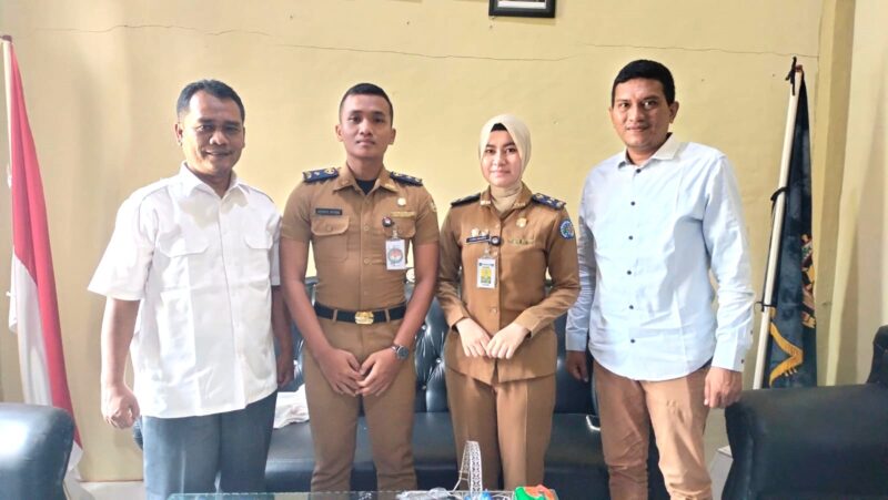 Momen Citra dan Siddiq bertemu Novikar Setiadi di kantor Satpol PP Simeulue