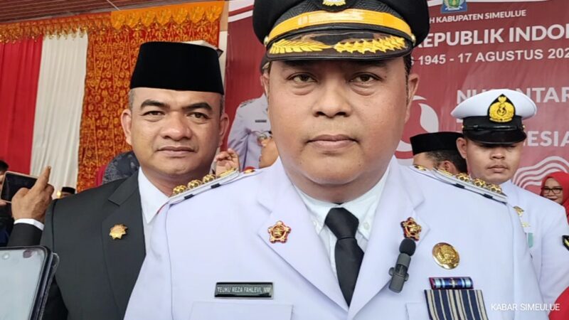 Foto: Pj Bupati Simeulue Reza Fahlevi dan Pj Sekda Simeulue Dodi Juliardi saat acara HUT NKRI